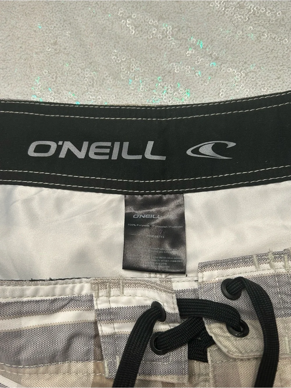 O’Neill Men’s Plaid Board Shorts Gray Beige Size 34 Surf Swim Trunks